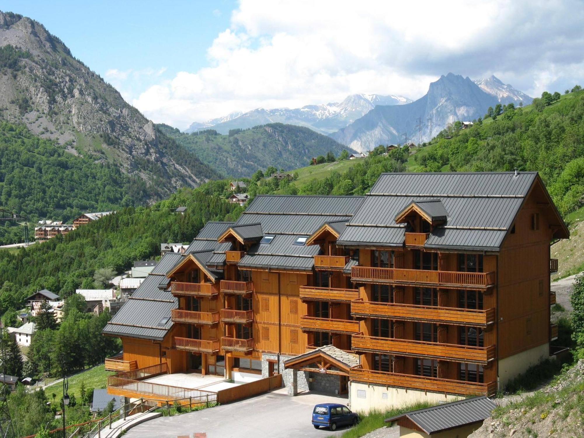 Residence Odalys Le Hameau Et Les Chalets De La Vallee D'Or Valloire Bagian luar foto