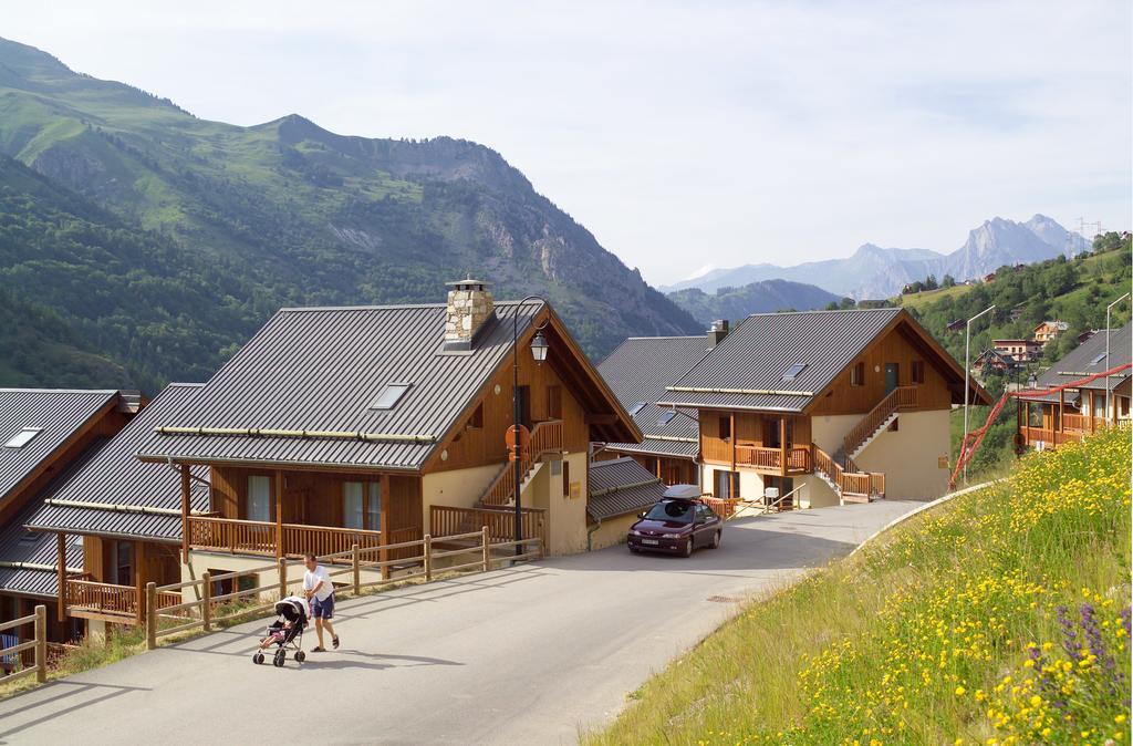 Residence Odalys Le Hameau Et Les Chalets De La Vallee D'Or Valloire Bagian luar foto